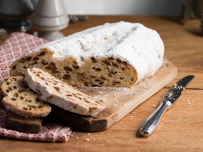 Stollen auf Schneidebrett